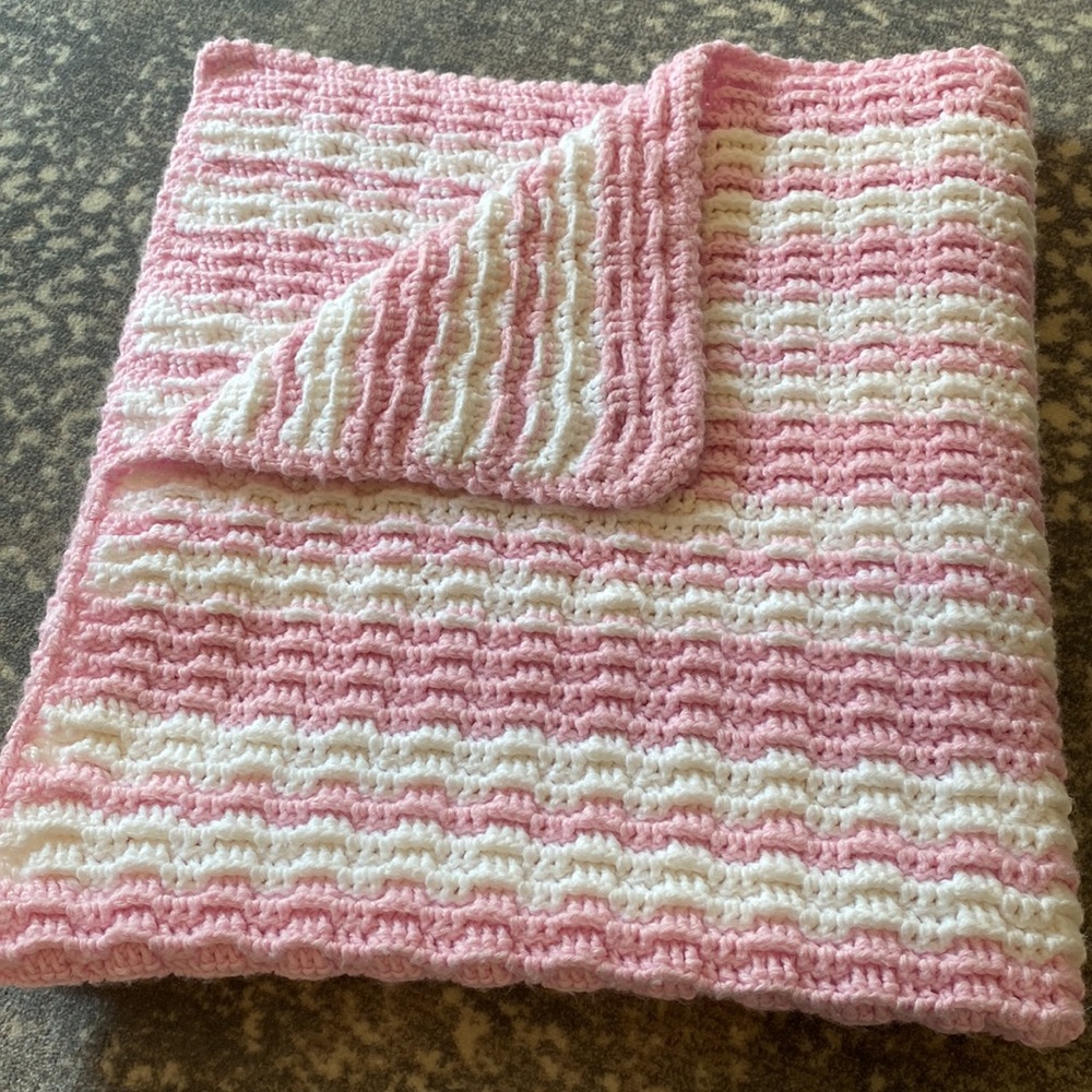 HANDMADE CROCHETED BLANKET IN PINK AND WHITE